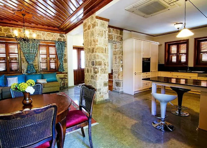 Minyon Hotell 4*